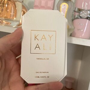 Kayali Vanilla 28 sample